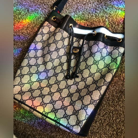 Vintage Gucci GG Supreme Drawstring Bucket Bag: 41.02.034 - Picture 3 of 14